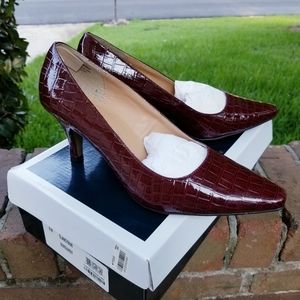 Karen Scott CLANCY Burgundy Textured Heels